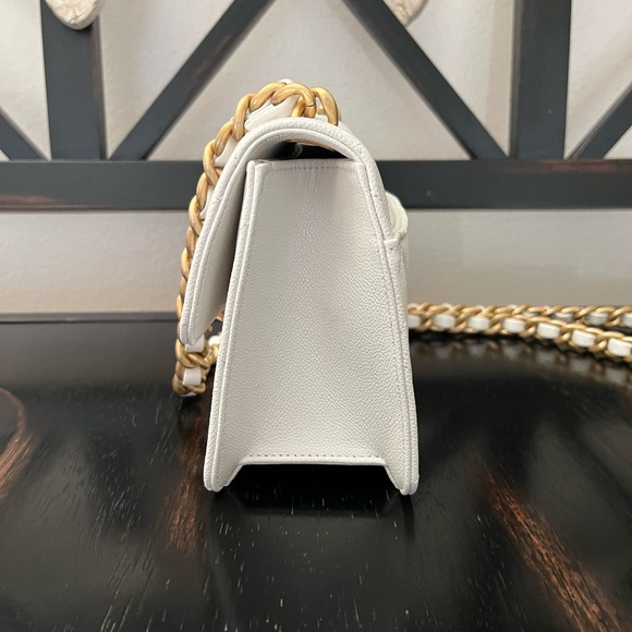 🩷🩷 NOT AVAILABLE BRAND NEW! GORGEOUS 24a WHITE CAVIAR FLAP BAG GHW - Picture 4 of 10